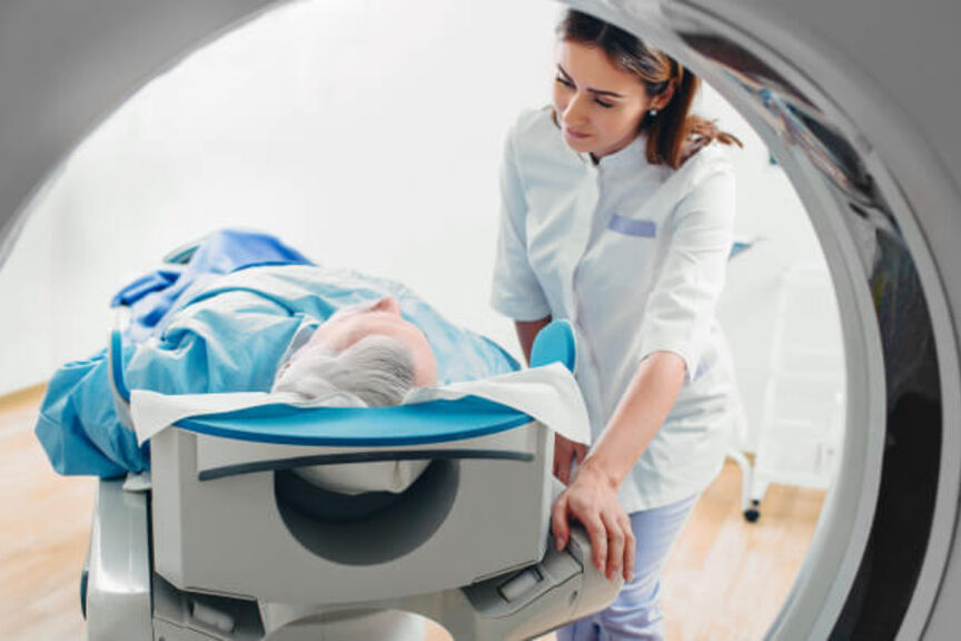 Medical-imaging-technologist-2