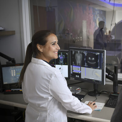 A nuclear medicine technologist conducting a PET scan