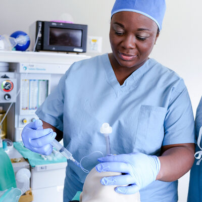 A nurse anesthesia student practice intubation procedures